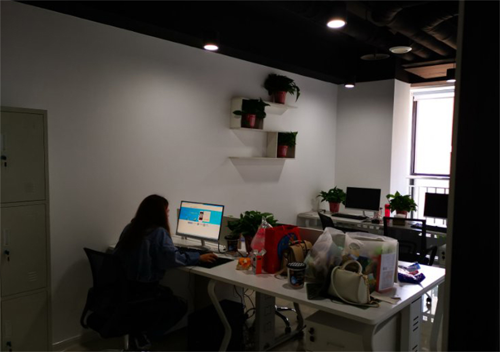 汇众益智员工办公区.jpg